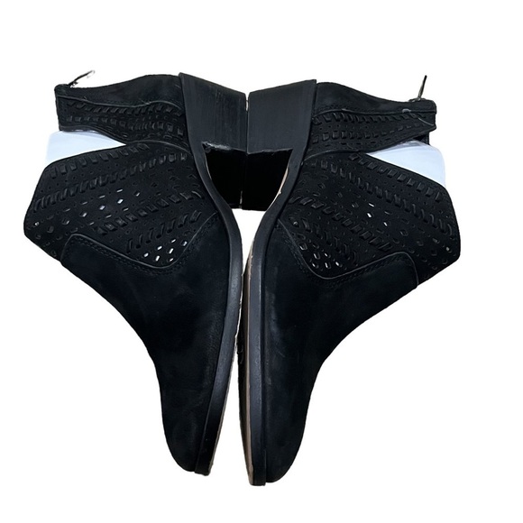 Vince Camuto Black Perforated Prasata Leather Ankle Booties Size 10 Women's - Picture 6 of 9